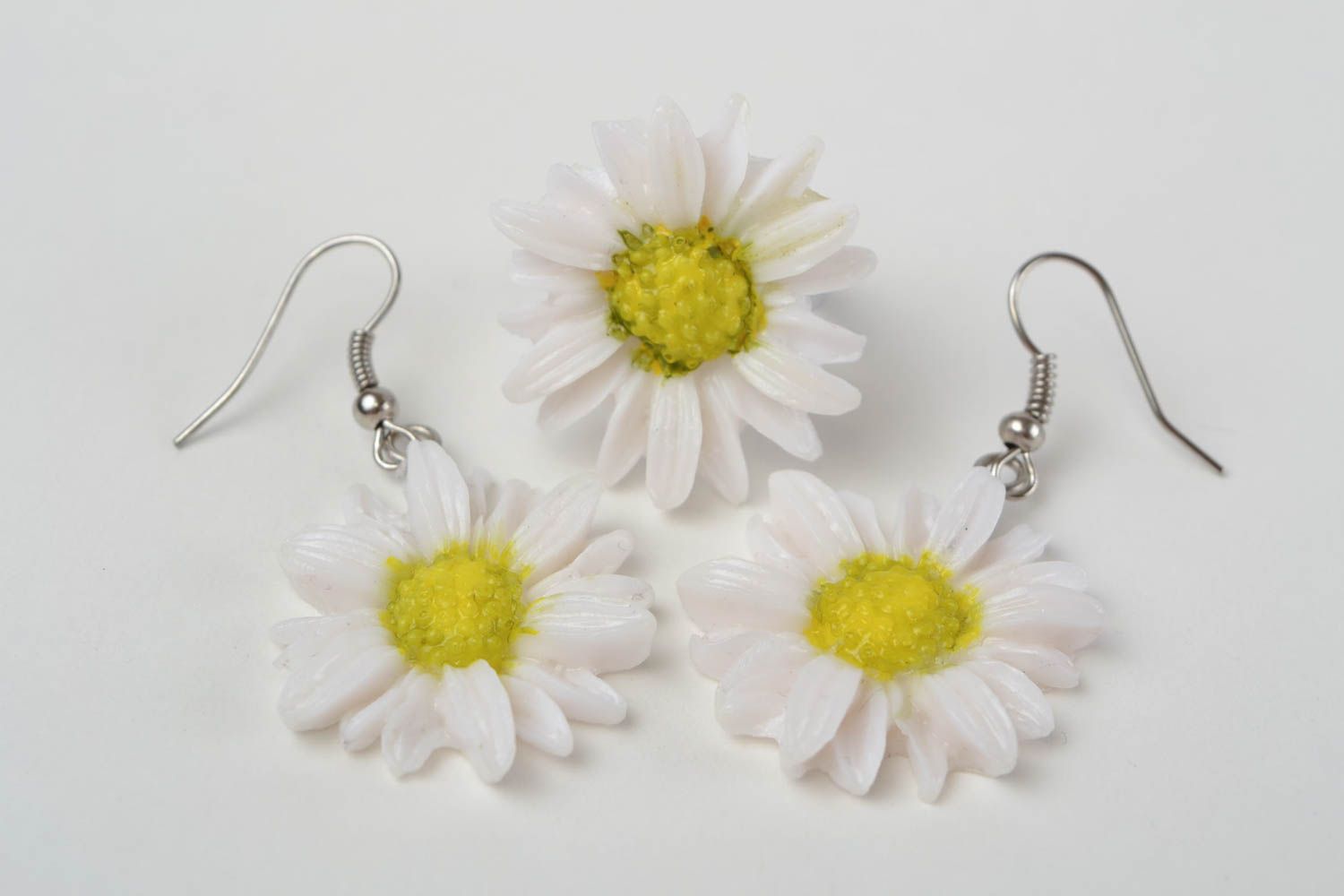 Beautiful tender nice unusual handmade polymer clay daisy earrings and ring set photo 3