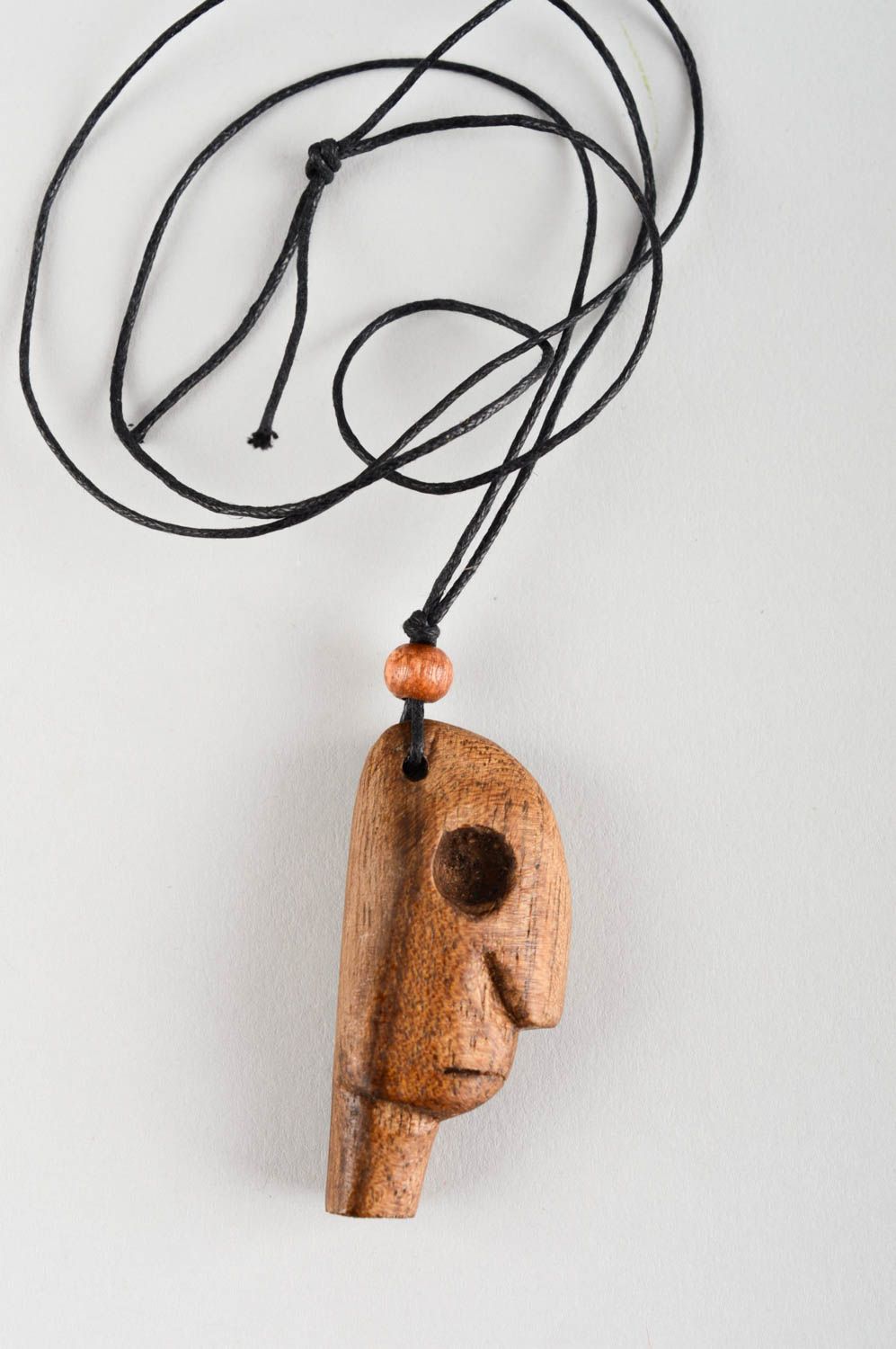 Pendentif bois Bijou fait main couvert de vernis Accessoire femme design photo 2