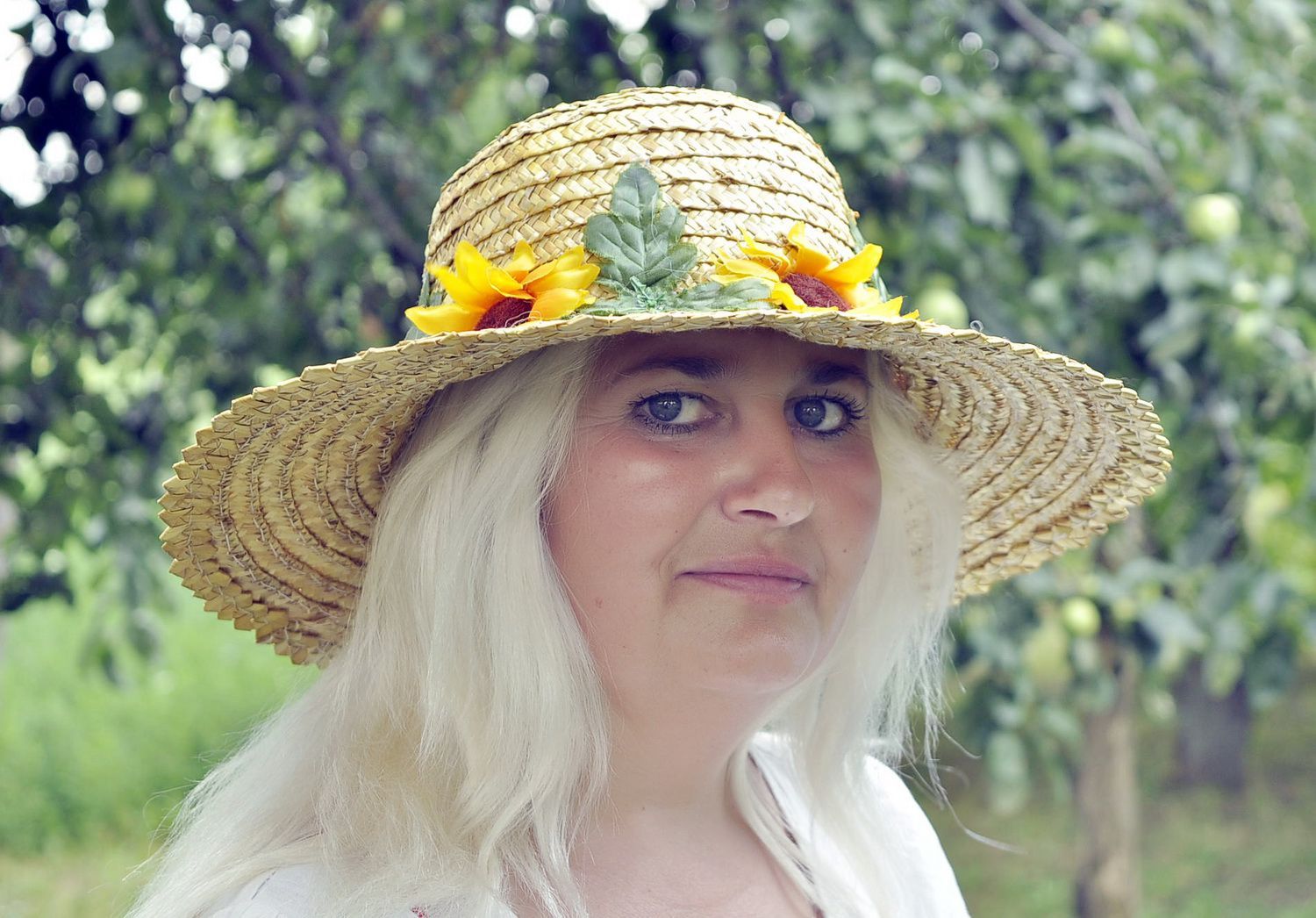 Women's hat with sunflowers photo 4