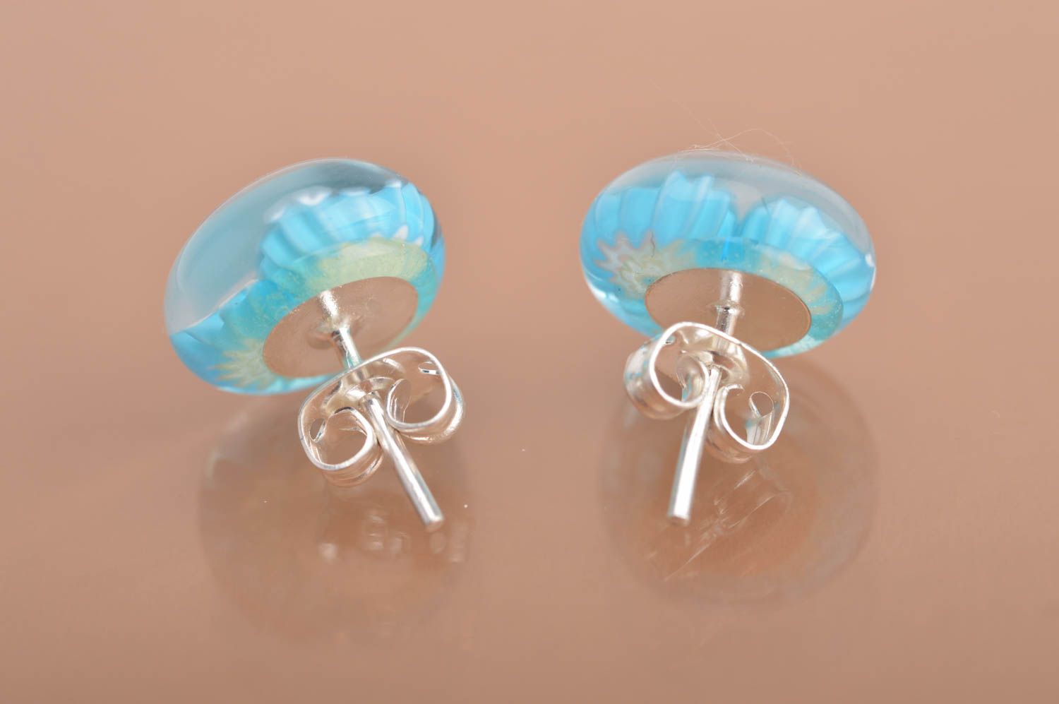 Boucles d'oreilles en verre faites main millefiori avec fermoir en argent bleues photo 4