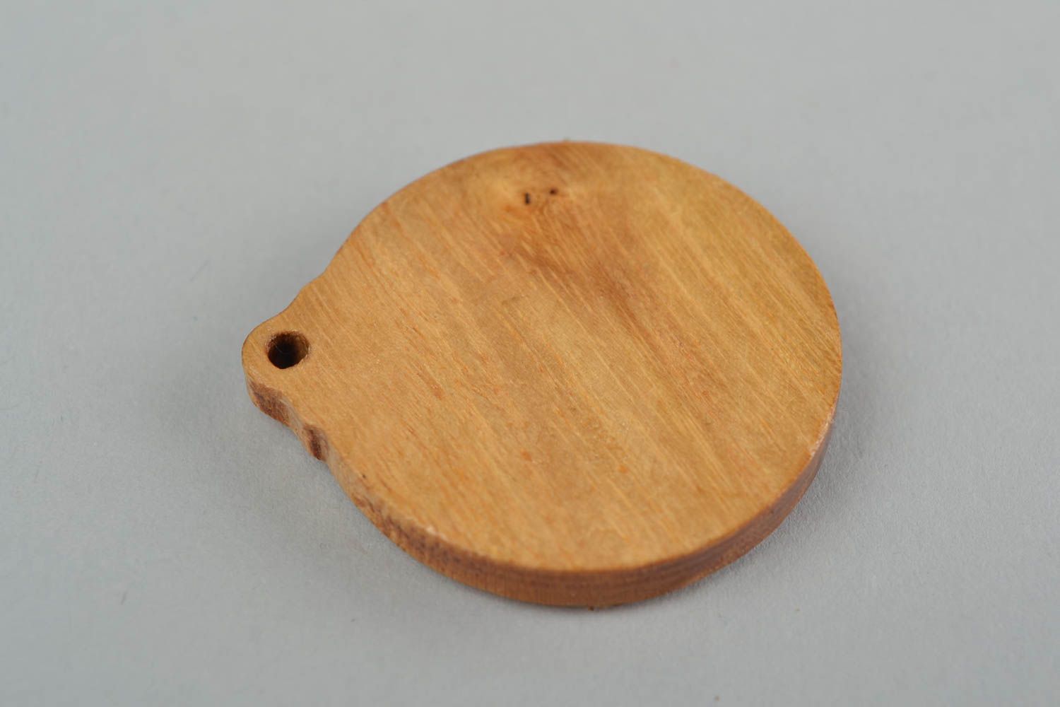 Handmade natural wood small round Slavic protective amulet pendant varnished photo 5