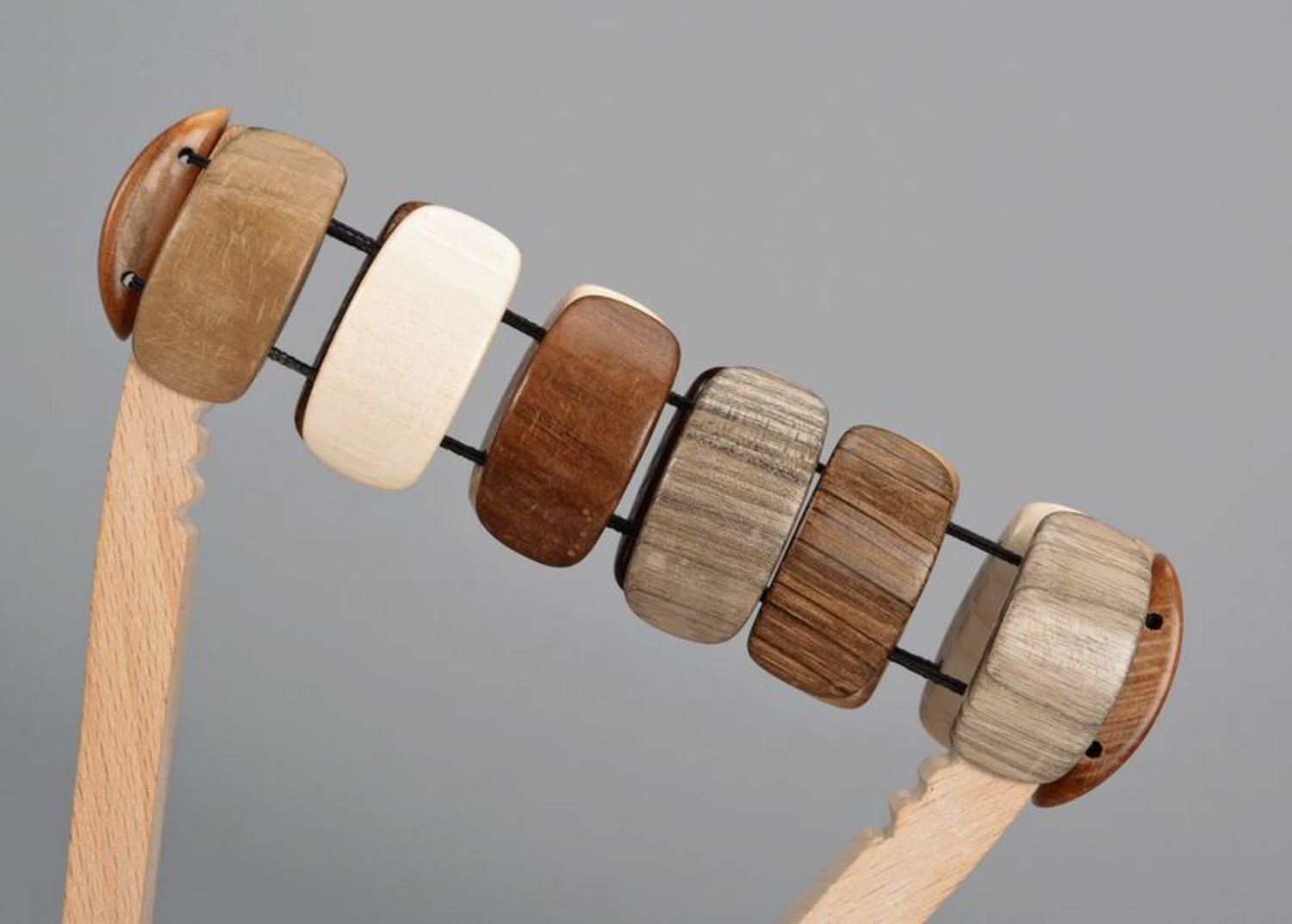 Bracciale di legno fatto a mano Braccialetto marrone Bigiotteria da donna foto 2