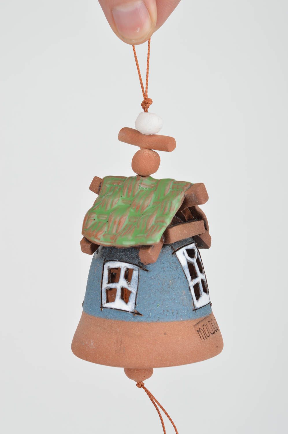 Авторский керамический колокольчик в виде домика небольшой цветной ручная работа фото 3