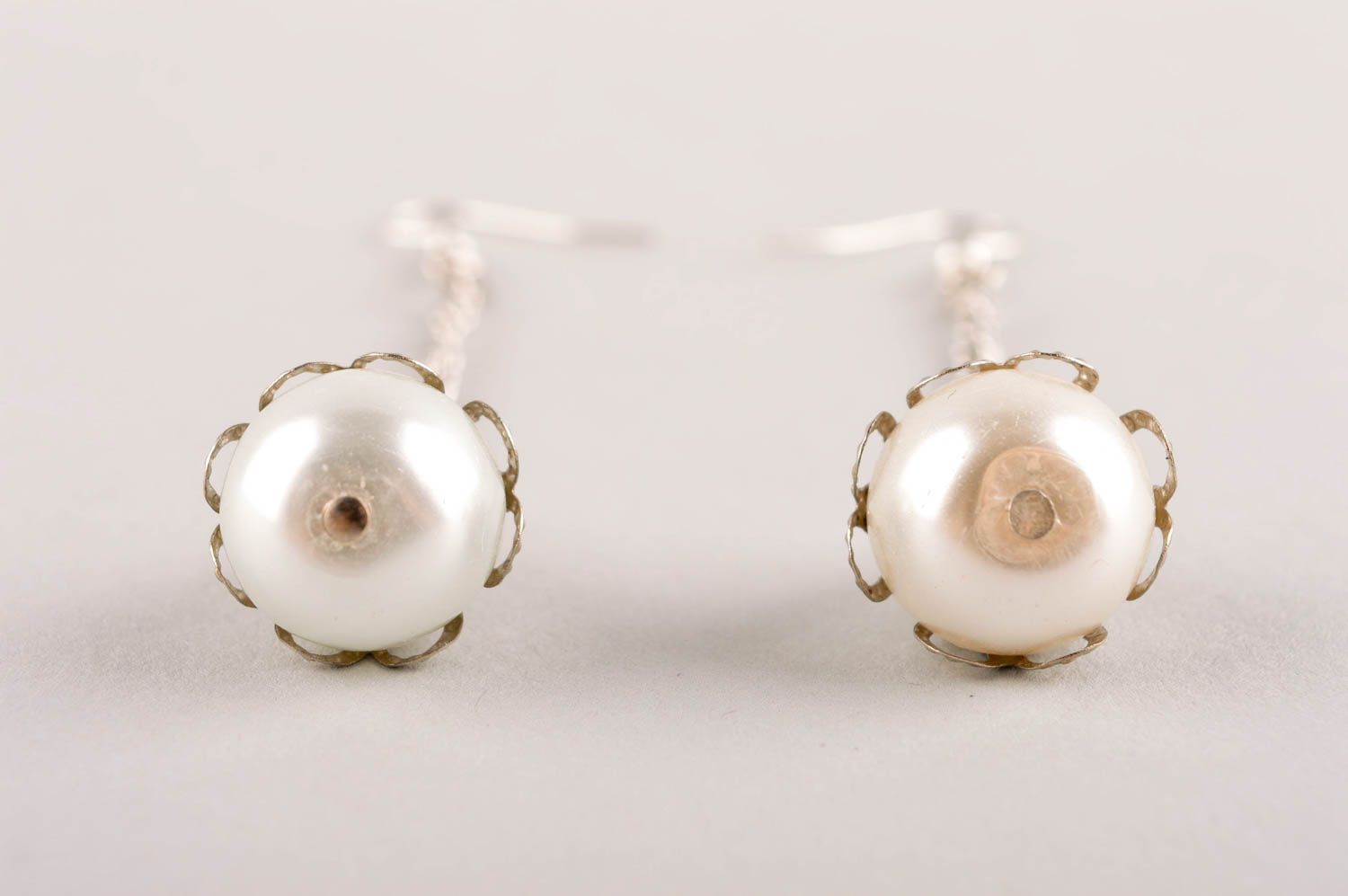Handmade zarte lange Ohrringe Designer Schmuck Accessoire für Frauen mit Perlen foto 4