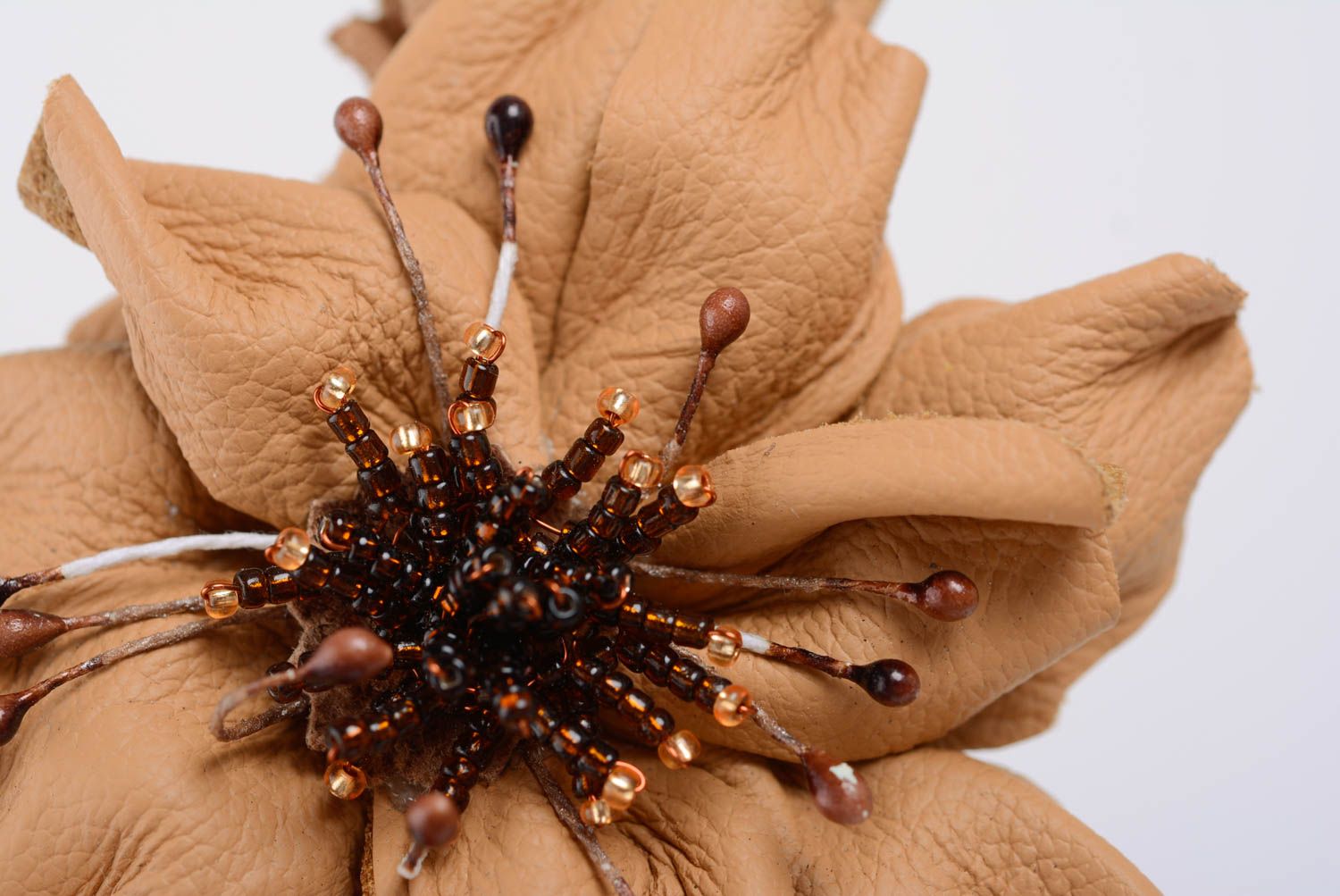 Beautiful small handmade beige leather flower hair clip designer jewelry photo 2