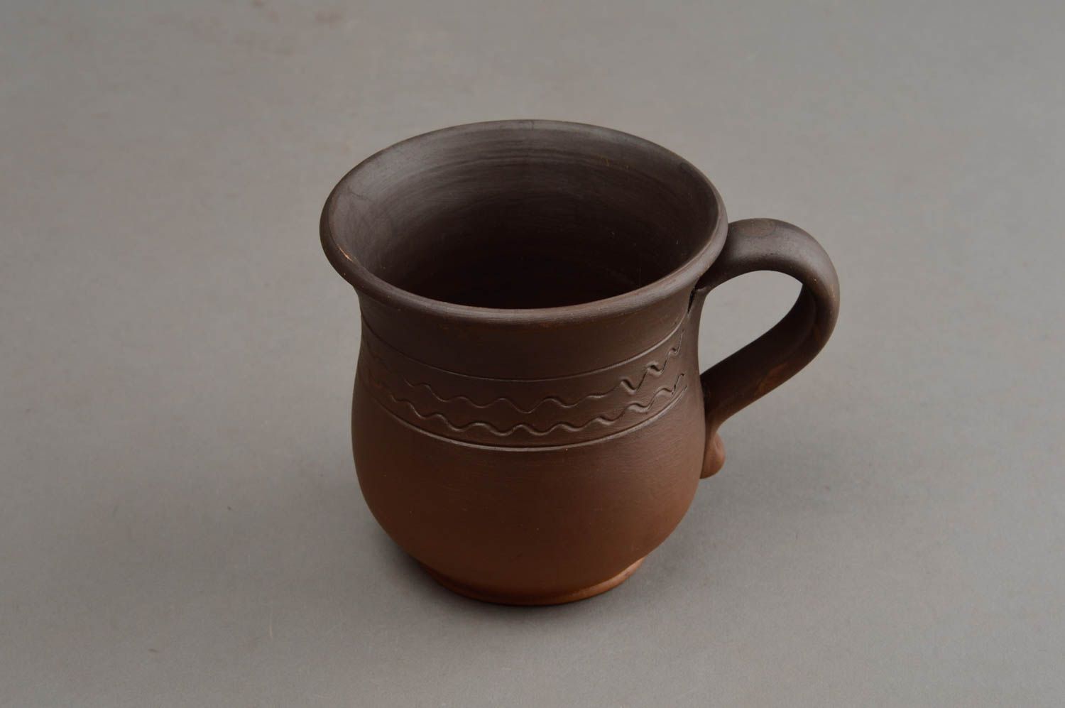 Dark brown ceramic cup with classic light pattern and handle 0,6 lb photo 3