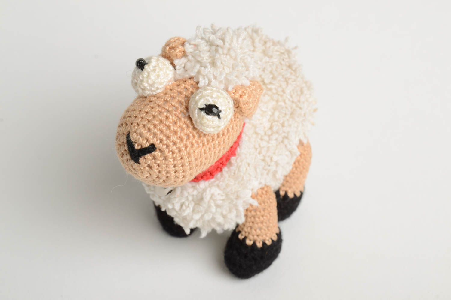 Weißes Kuscheltier Schaf handmade Geschenke für Kinder Haus Deko gehäkelt foto 4