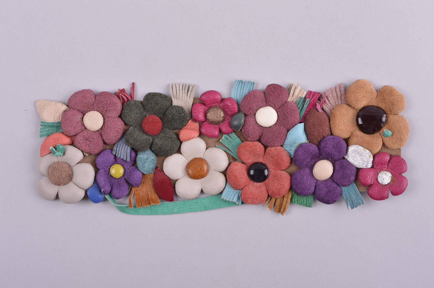 Pulsera de cuero hecha a mano regalo original brazalete artesanal con flores foto 2