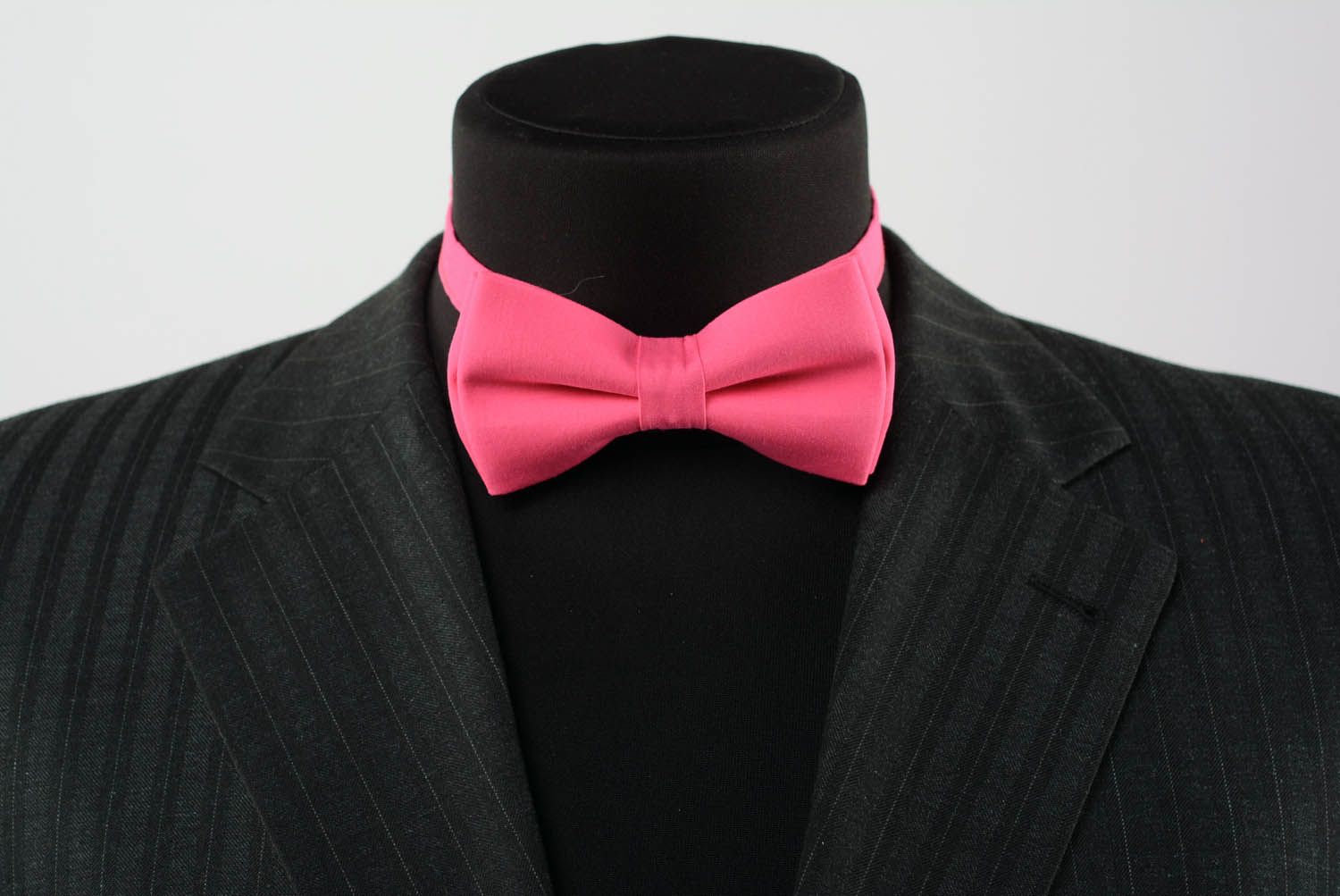 Розовый галстук-бабочка из габардина фото 2