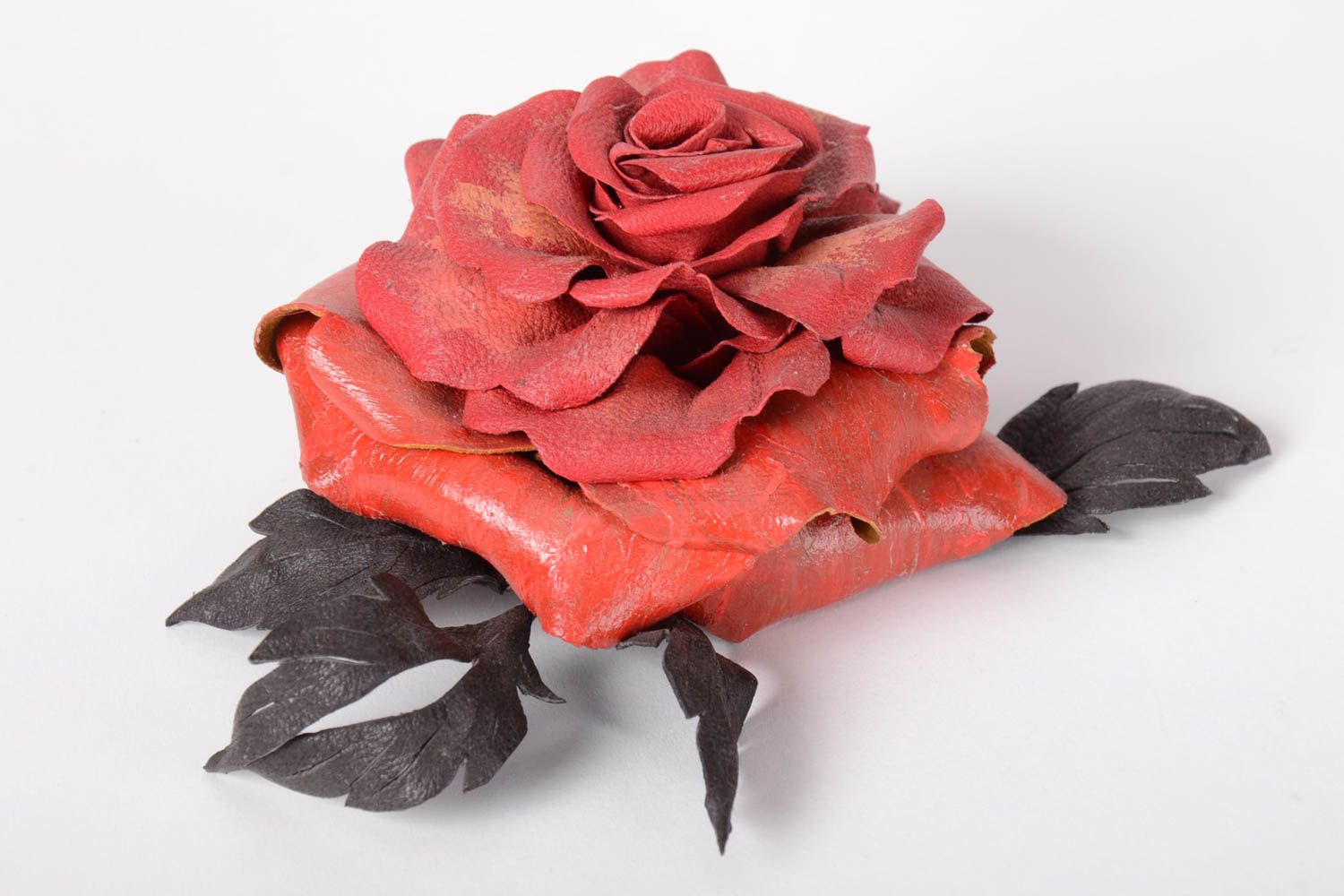 Broche fleur rouge Bijou fait main en vrai cuir grand Cadeau femme original photo 2