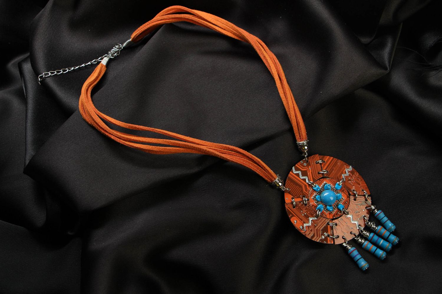 Cyberpunk Halskette mit Mechanismen foto 1