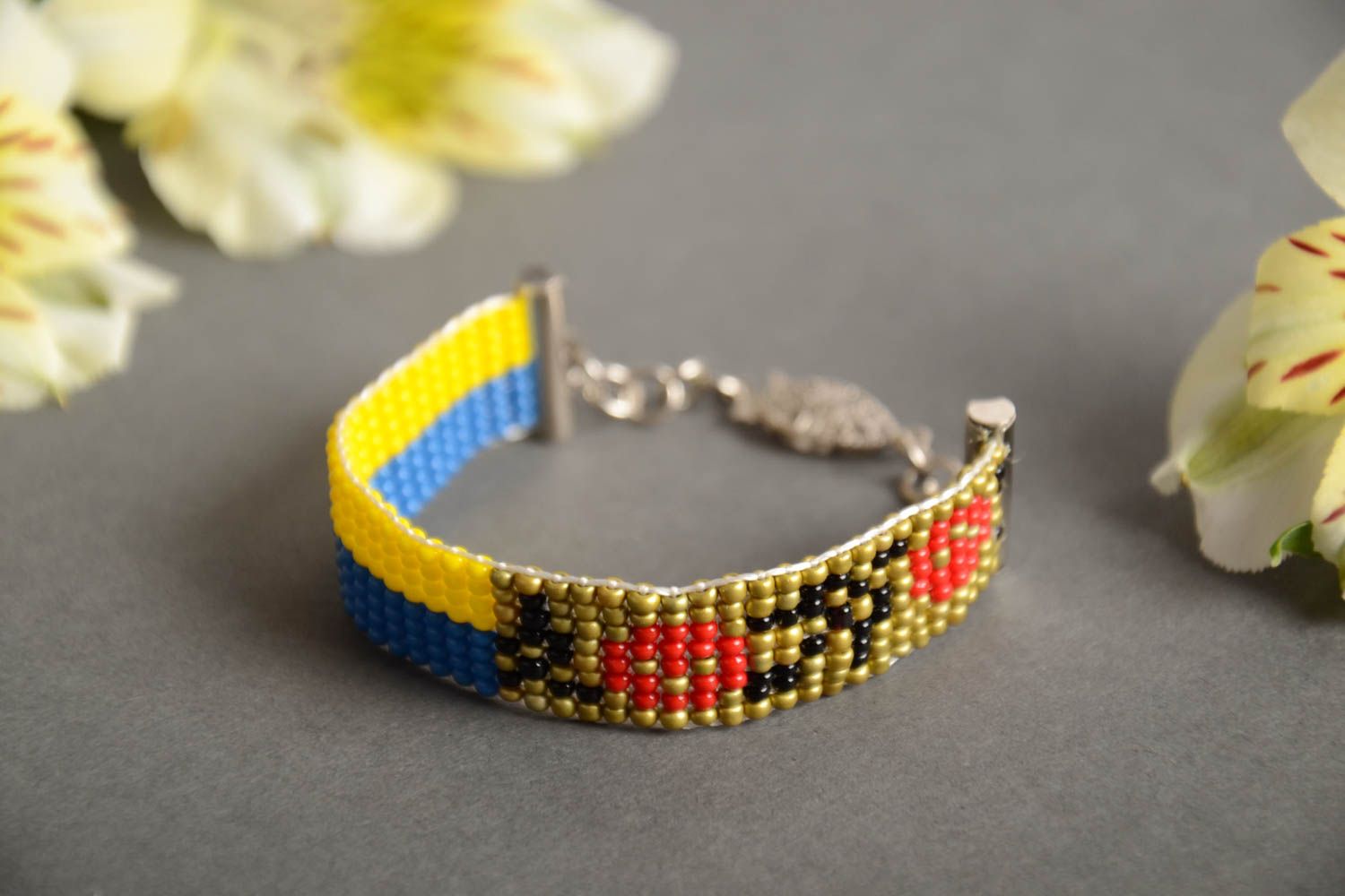Bracelet tissé en perles de rocaille tchèques fait main multicolore original photo 1