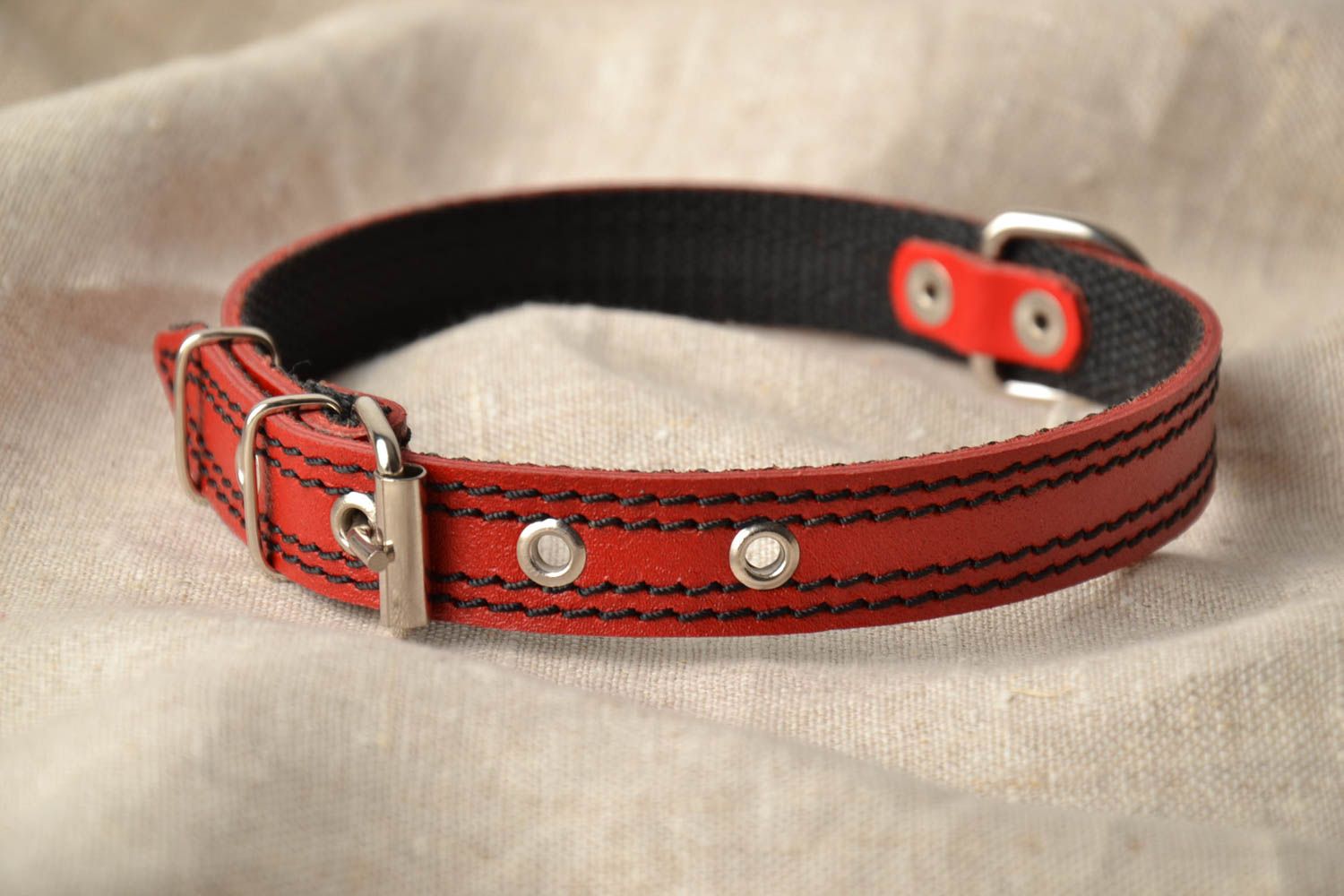 Red leather dog collar photo 1