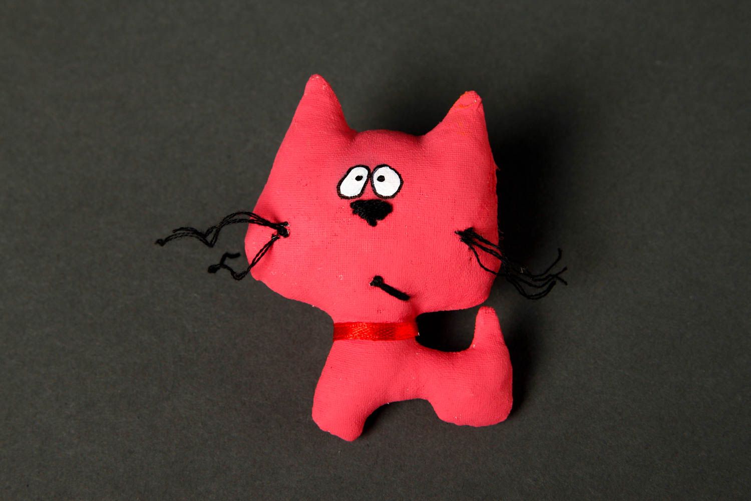 Розовый кот брошь ручной работы текстильная брошь дизайнерское украшение фото 3