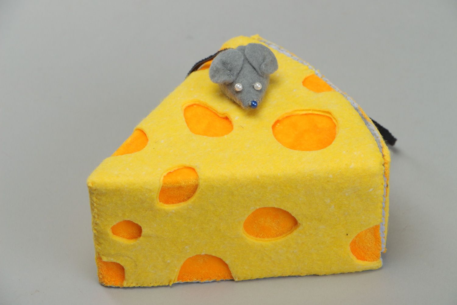 Handmade bright children's jewelry box sewn of felt piece of cheese with mouse photo 1