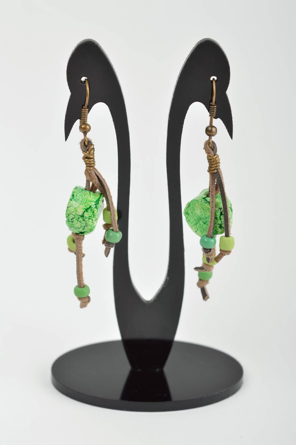 Boucles d'oreilles pendantes Bijou fait main design mode Accessoire femme vert photo 2