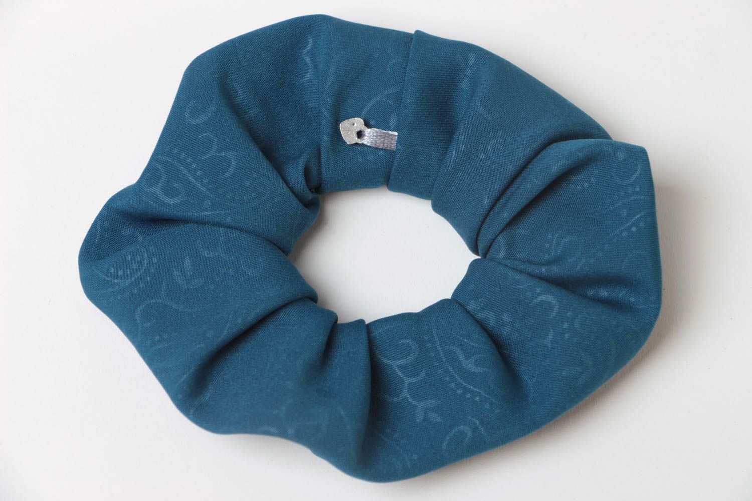 Schönes großes Haargummi blau aus Viskose mit Ornament für Modedame handmade foto 1
