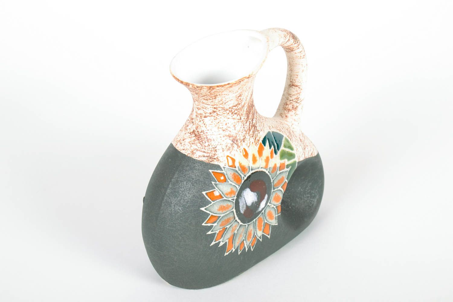 Vaso de cerâmica em forma bonita foto 5