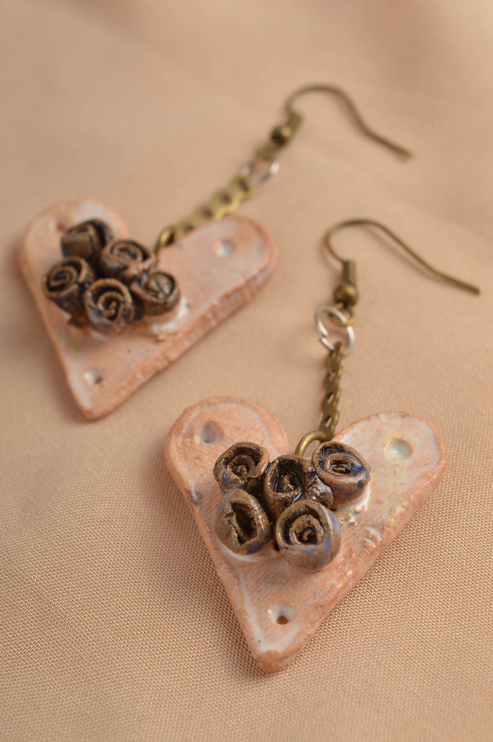 Симпатичное украшение ручной работы керамические серьги сердечки красивые серьги фото 1