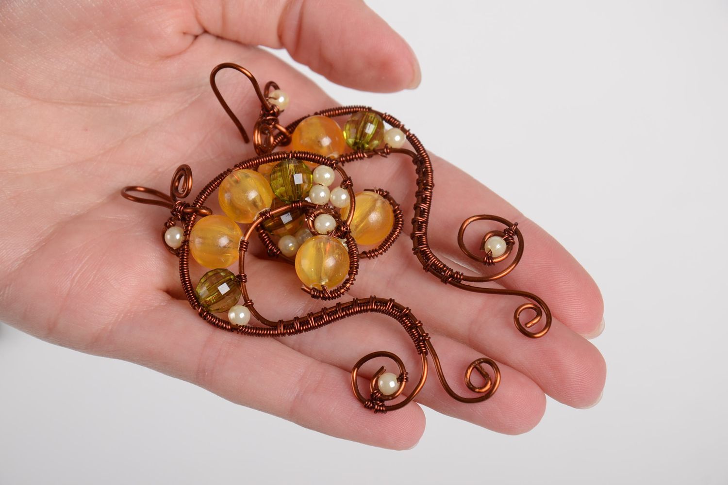 Boucles d'oreilles en cuivre Bijou fait main avec perles plastiques Cadeau femme photo 2