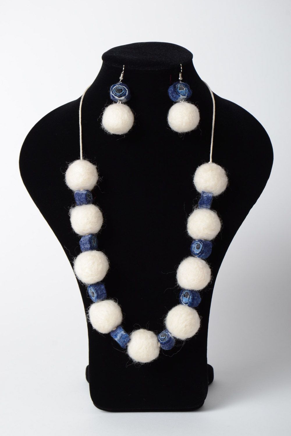 Handmade set of woolen jewely made using felting technique 2 pieces necklace and earrings white photo 5