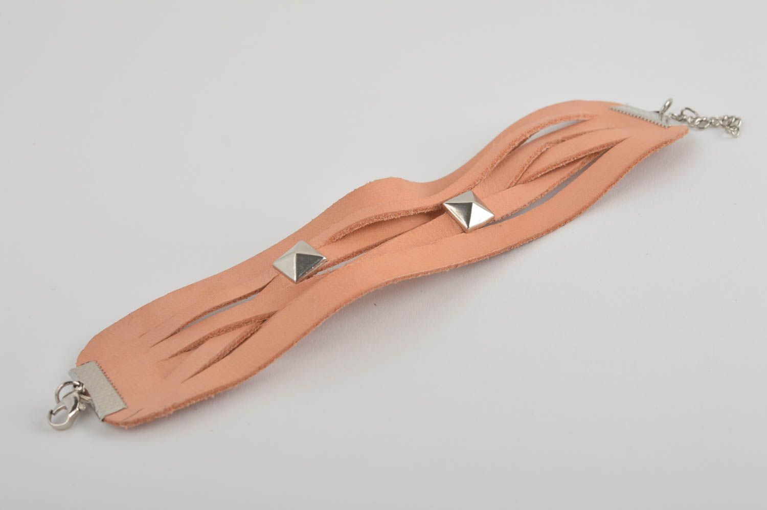 Handmade Designer Schmuck Leder Armband Accessoire für Frauen in Beige breit foto 2