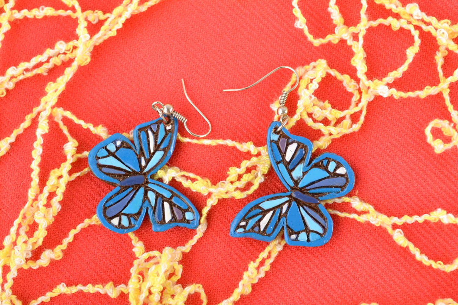 Boucles d'oreilles en pâte polymère faites main pendantes bleues Papillons photo 1