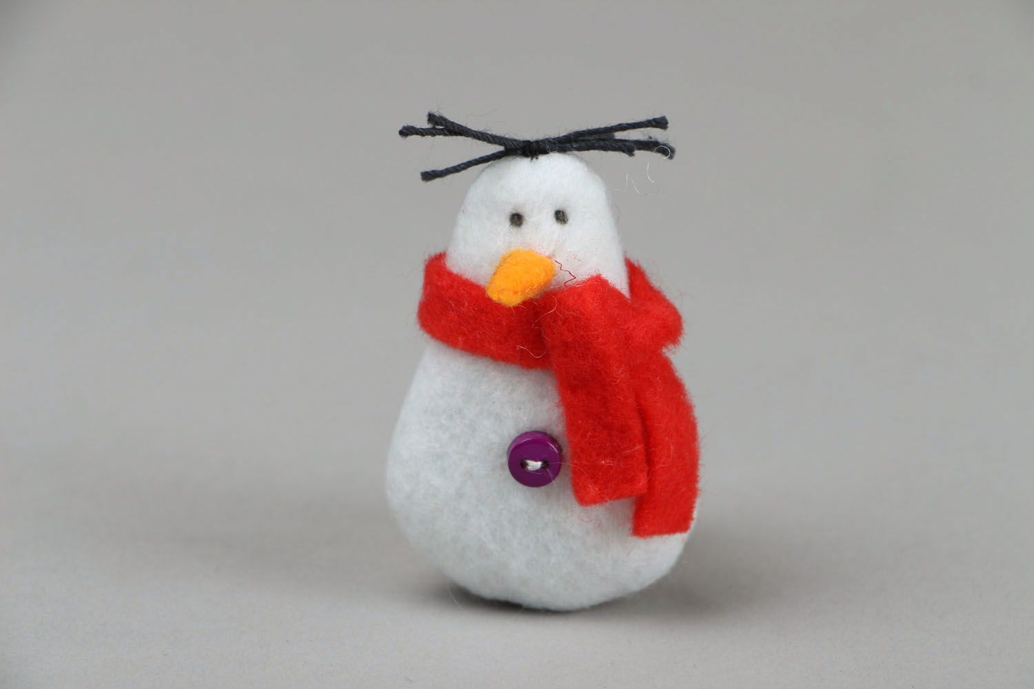 Декоративный фетровый снеговик фото 1