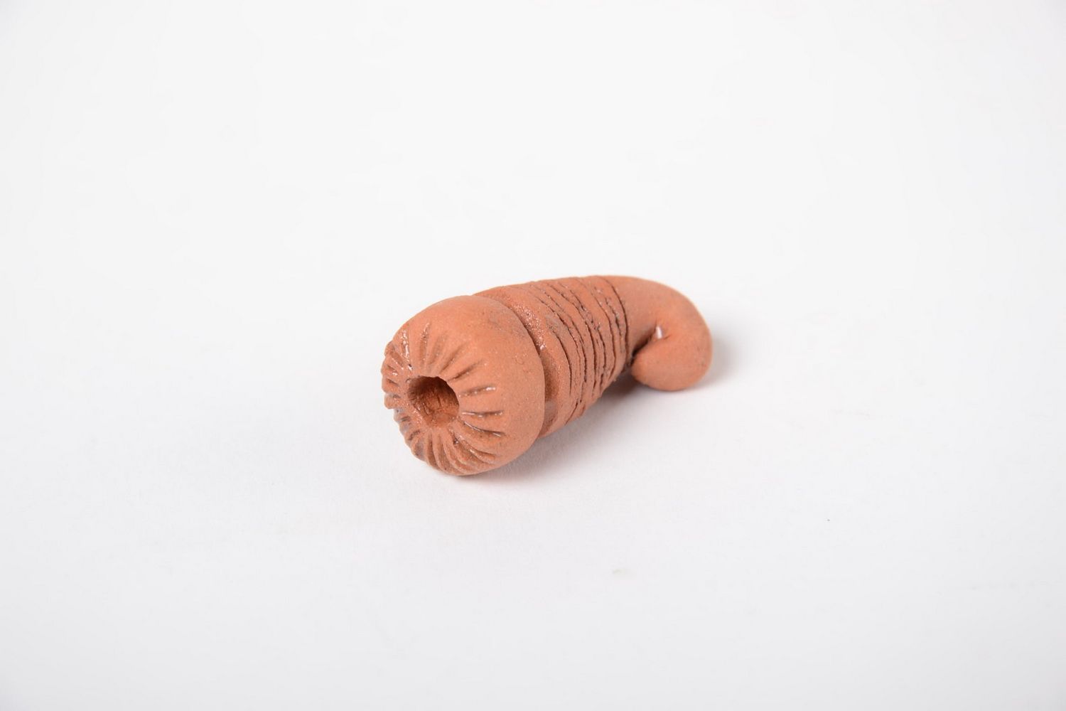 Pendentif en céramique sans cordon en forme de cruche petit fait main marron photo 2