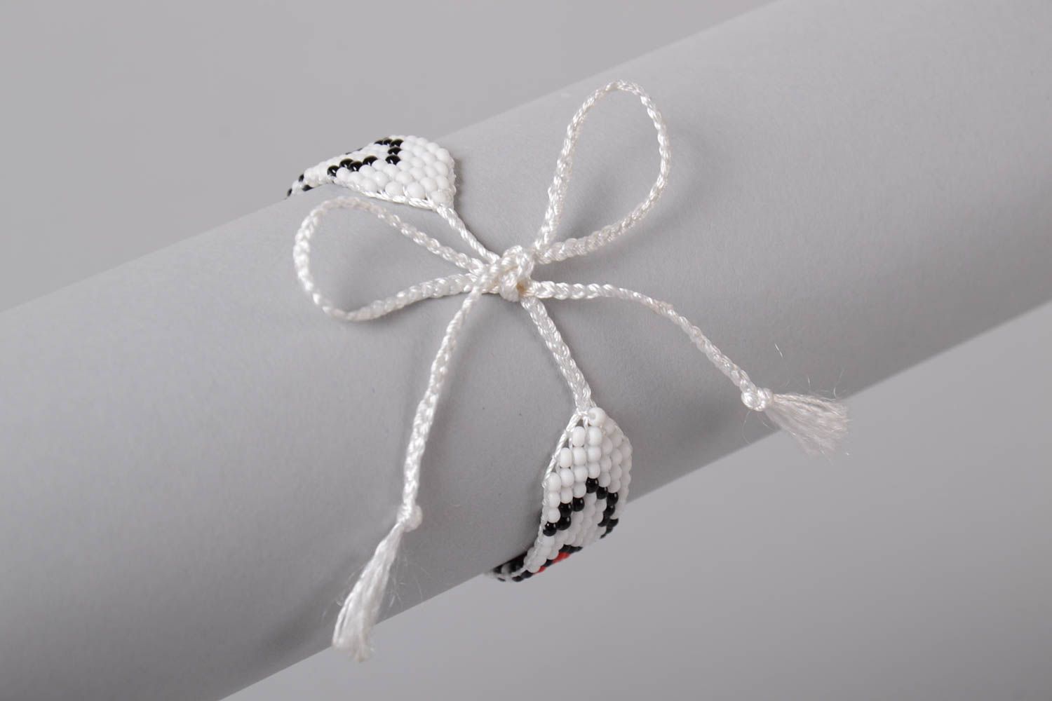 Thin handmade white floral beaded strand bracelet for teen girls photo 2