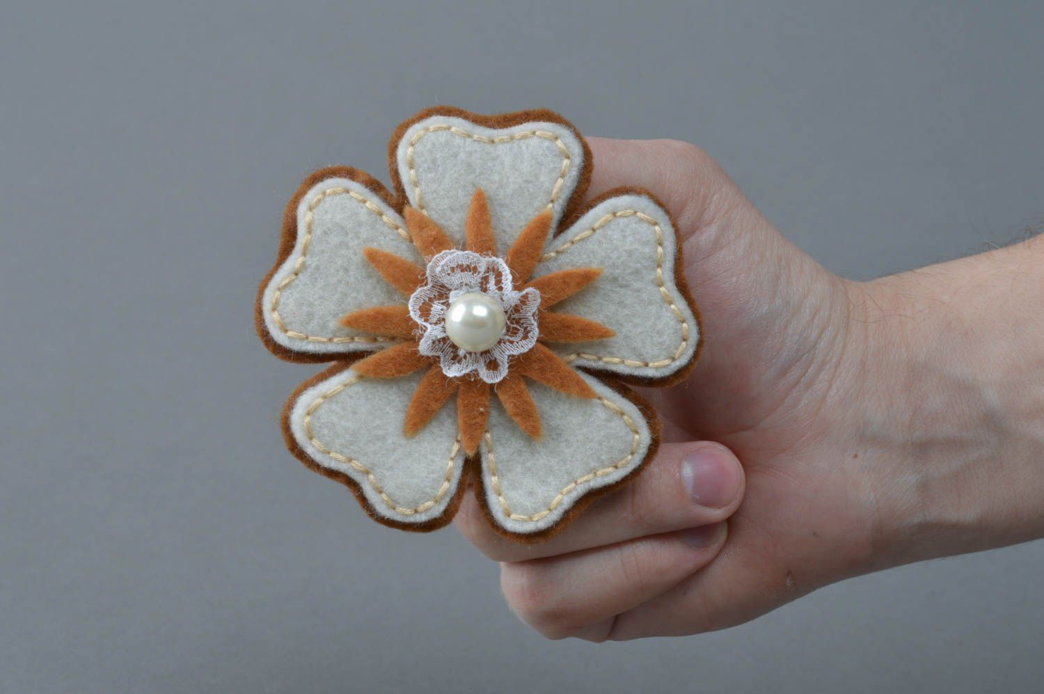 Handmad designer brooch in the form of white flower made of felt with bead photo 4