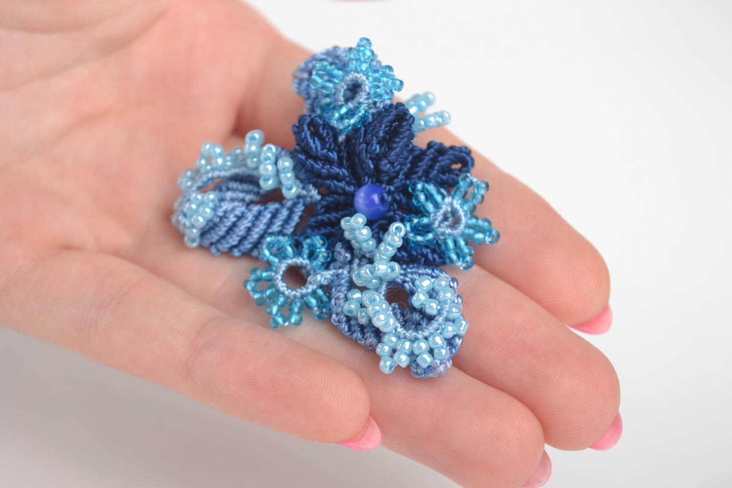 Broche fantaisie Bijou fait main bleu fils perles rocaille Accessoire femme photo 4