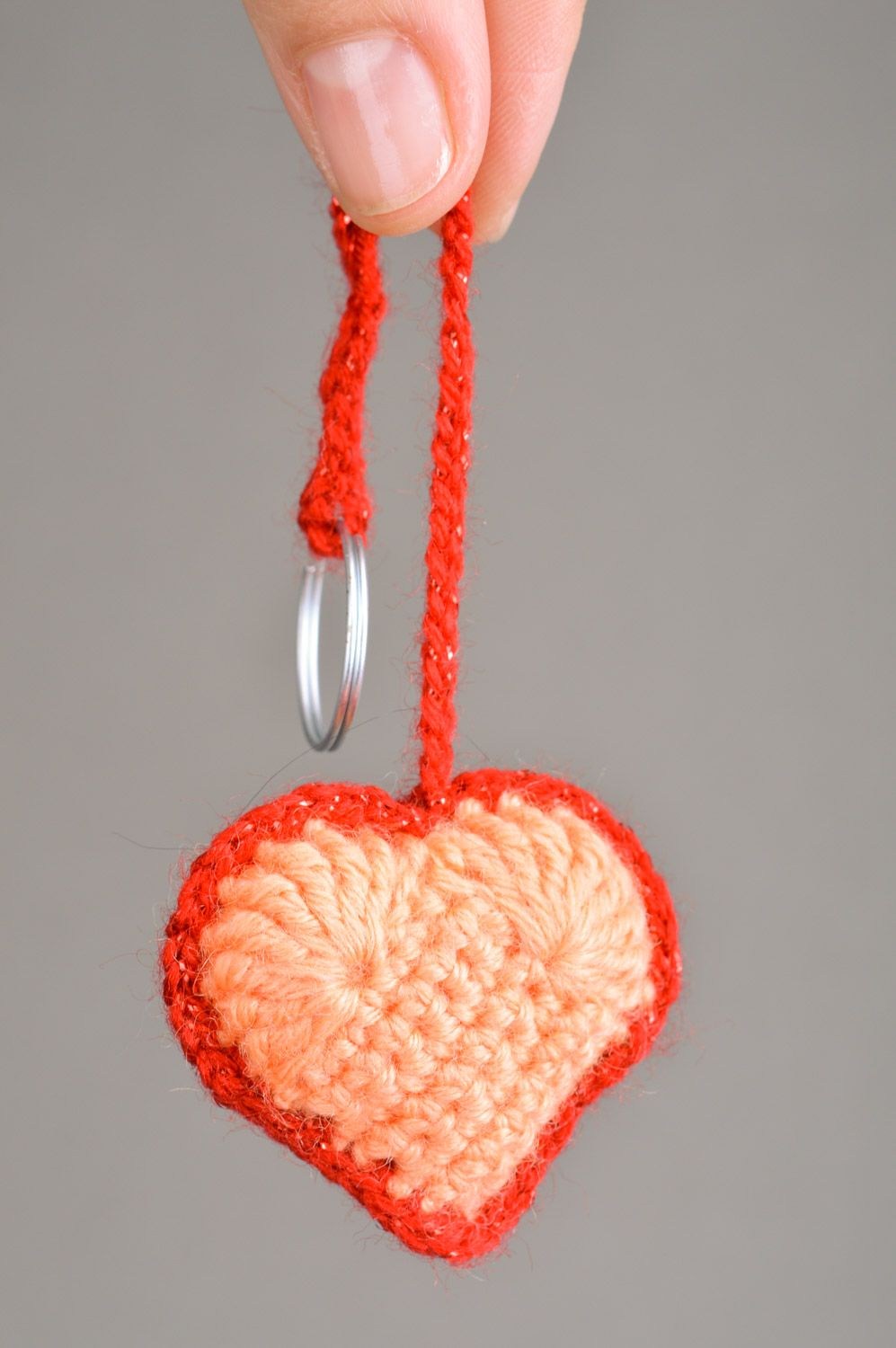 Breloque tricotée pour clé originale faite main en forme de coeur orange photo 3