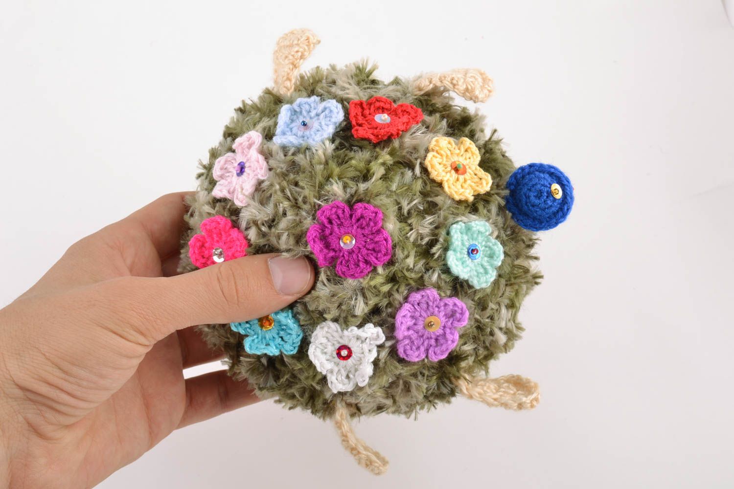 Jouet mou tricoté en laine naturelle fait main pour enfant Tortue à fleurs photo 3