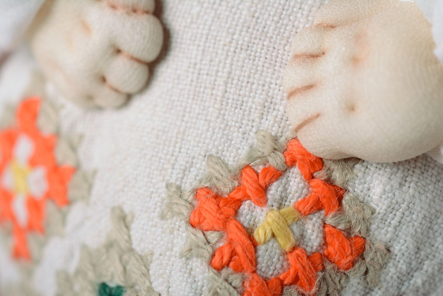 Muñeca de trapo artesanal talismán para la casa en estilo étnico  foto 3