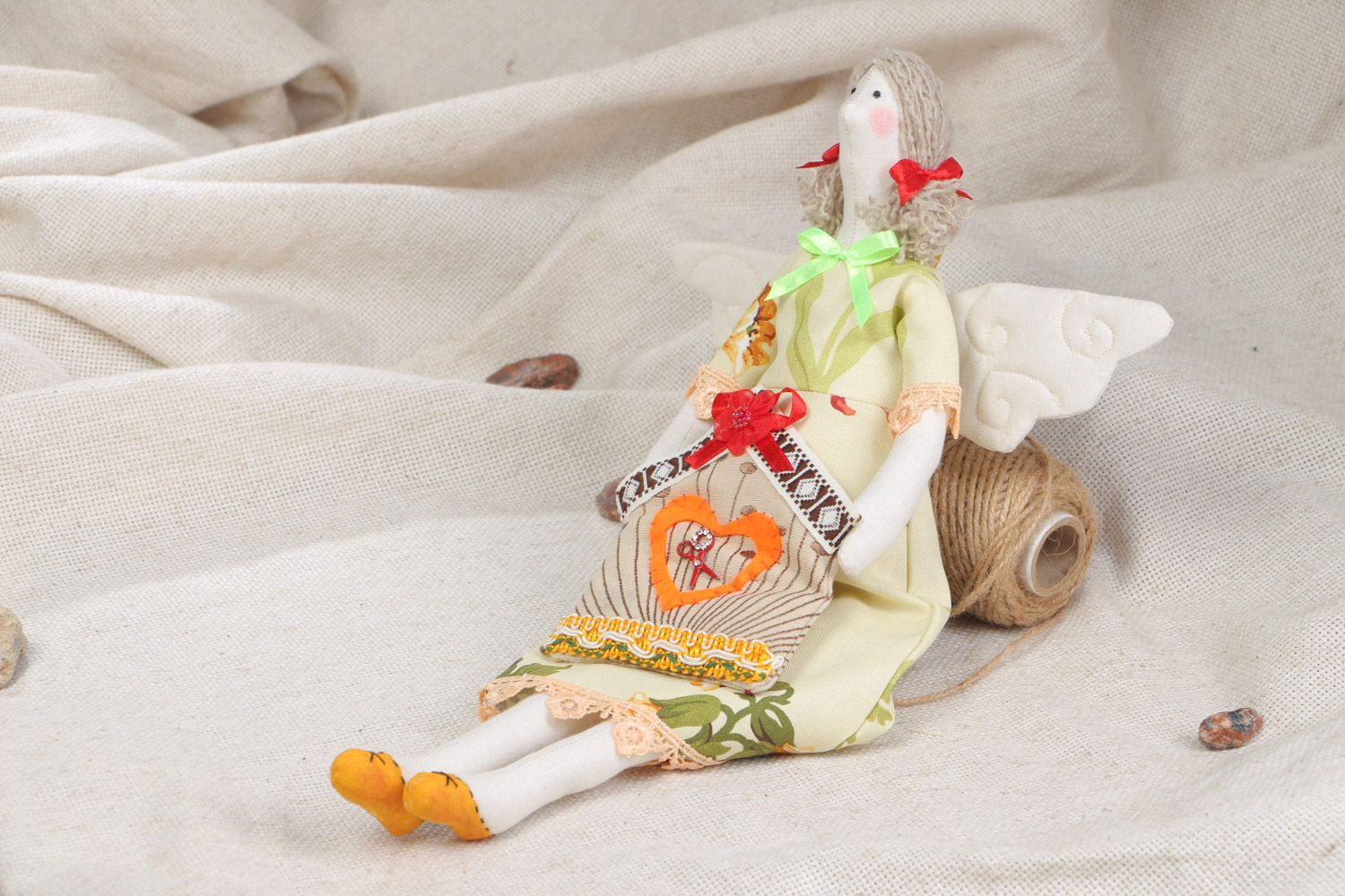 Игрушка для девочек из ткани ангел кукла с крыльями небольшая ручной работы фото 1