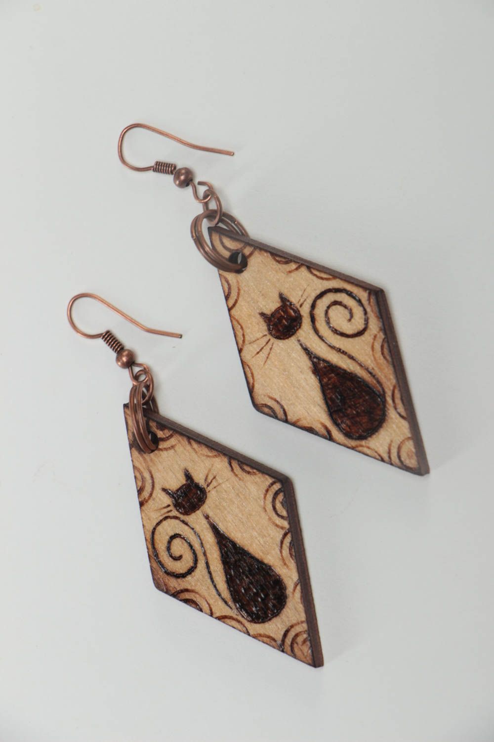 Handmade Damen Ohrringe Designer Schmuck Accessoire für Frauen aus Holz Katzen foto 2