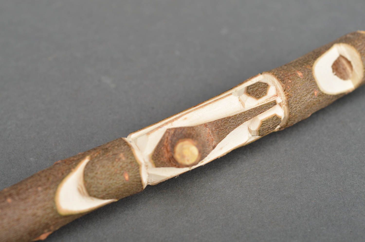 Деревянная шариковая ручка со свистком ручной работы резная оригинальная фото 3