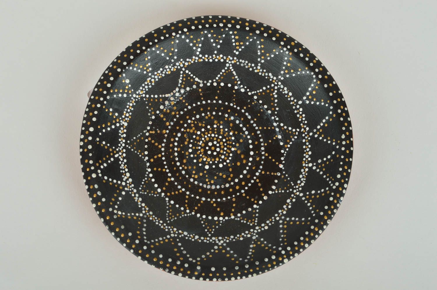 Керамический декоративный элемент тарелка украшенная точечной росписью хэнд мэйд фото 2