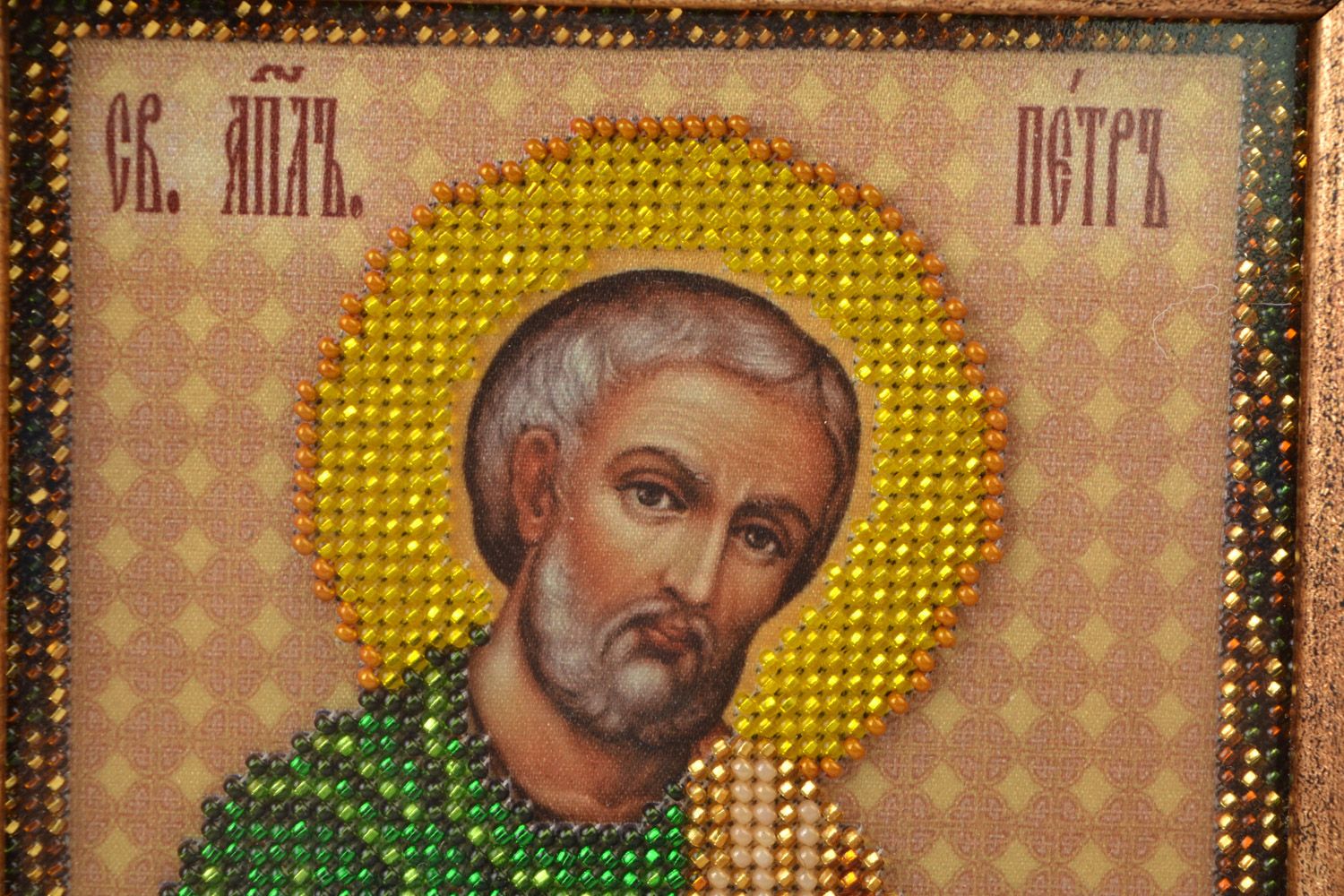 Православная икона вышитая бисером в раме настенная ручной работы красивая фото 4