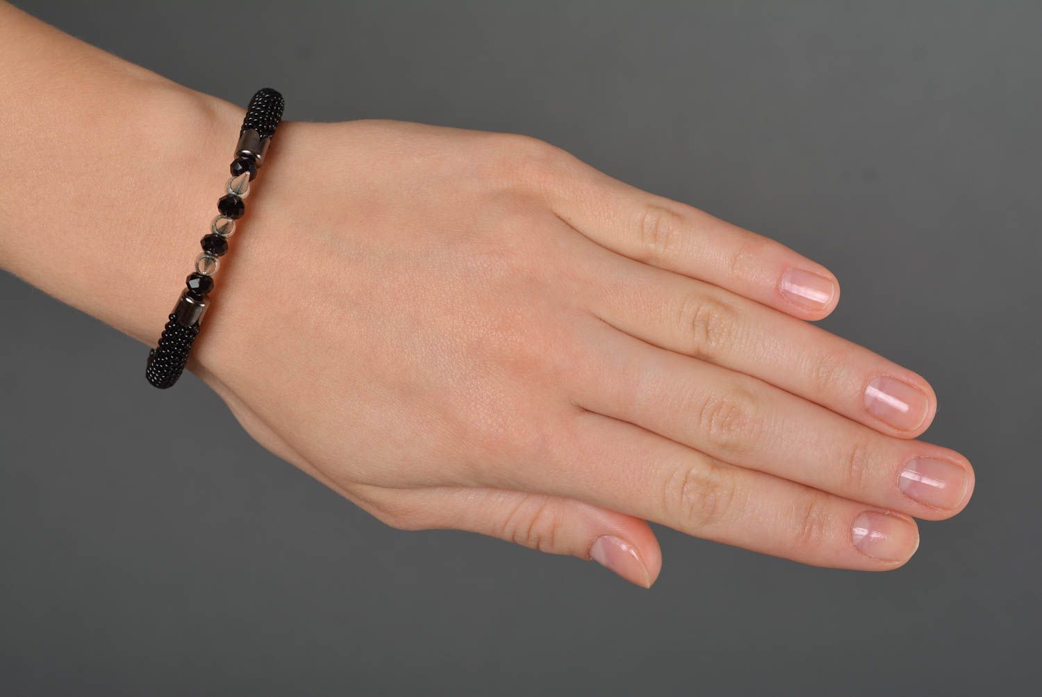 Bracelet perles rocaille Bijou fait main spirale noir Accessoire pour femme photo 2