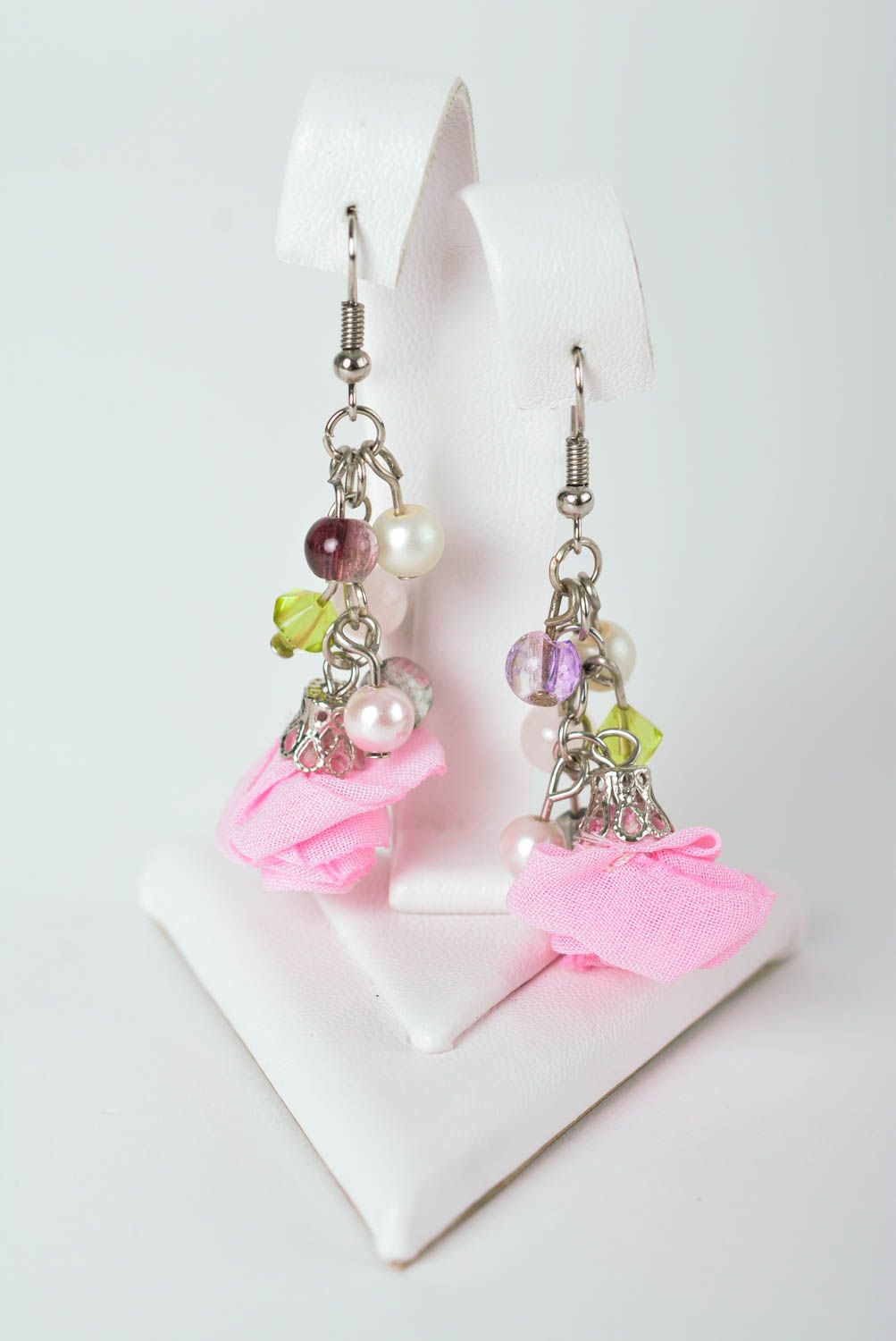 Handmade Accessoire für Frauen lange Ohrringe Damen Schmuck mit Rosen   foto 3