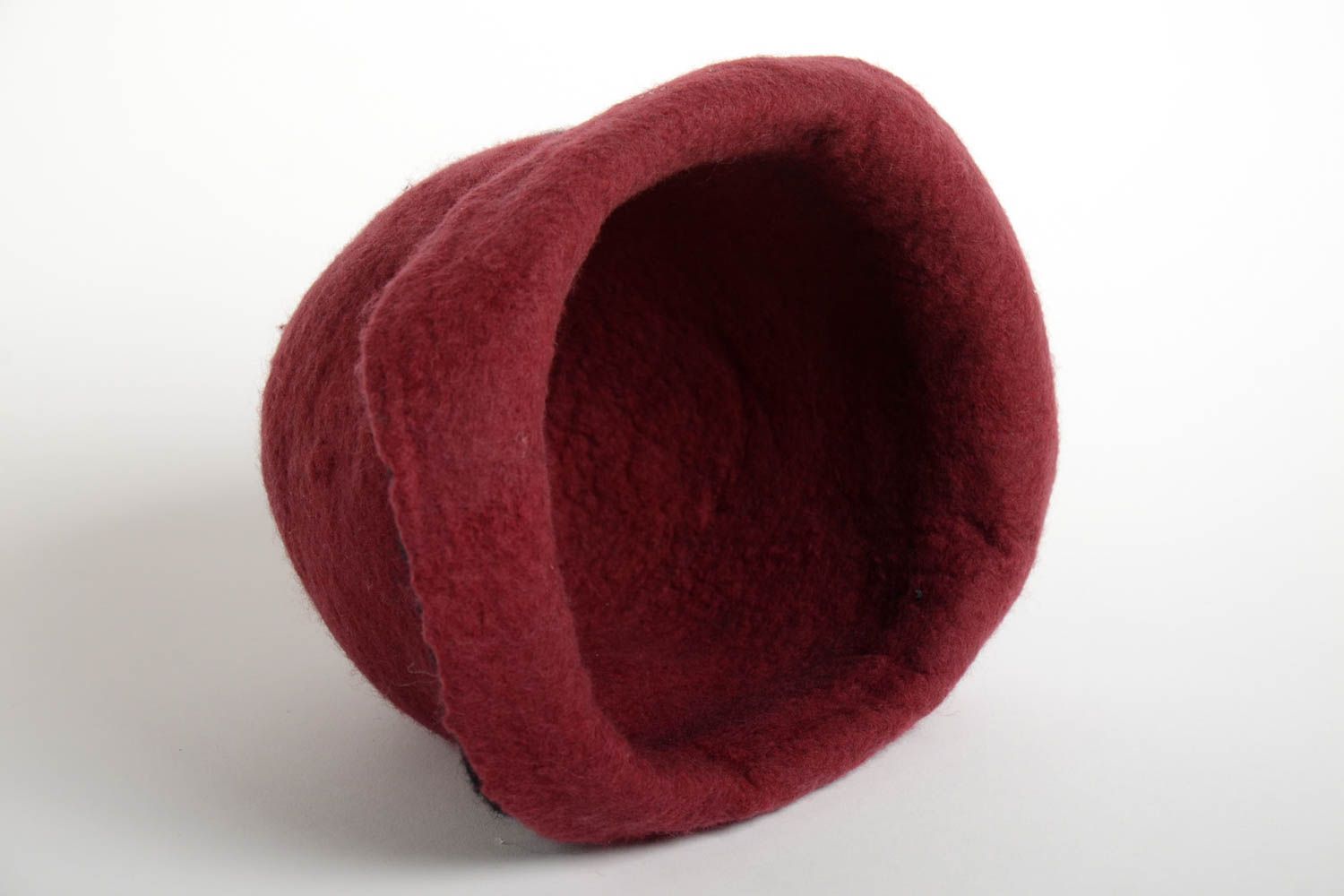 Шапка ручной работы бордовая зимняя шапка оригинальная женская шапка из шерсти фото 4