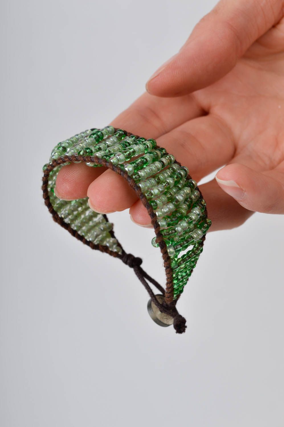Широкий браслет бижутерия ручной работы браслет из бисера с поговицей салатовый фото 2