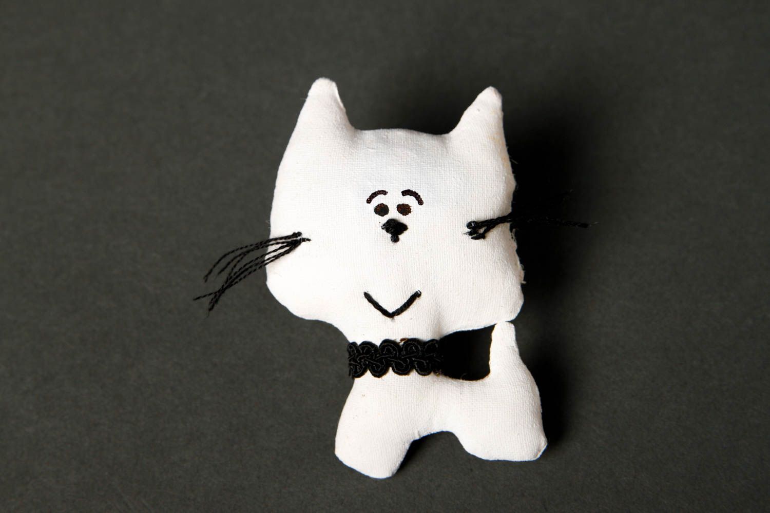 Broche textile Bijou fait main Accessoire femme chat blanc noir en coton photo 3