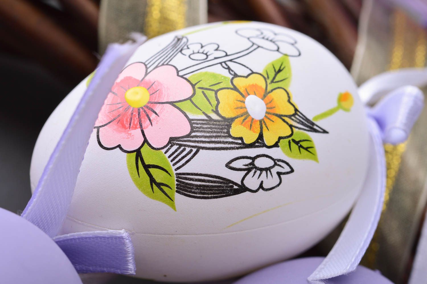 Dekorativer Kranz zu Ostern aus Zweigen mit Ostereiern Dekor für Haus handmade foto 4