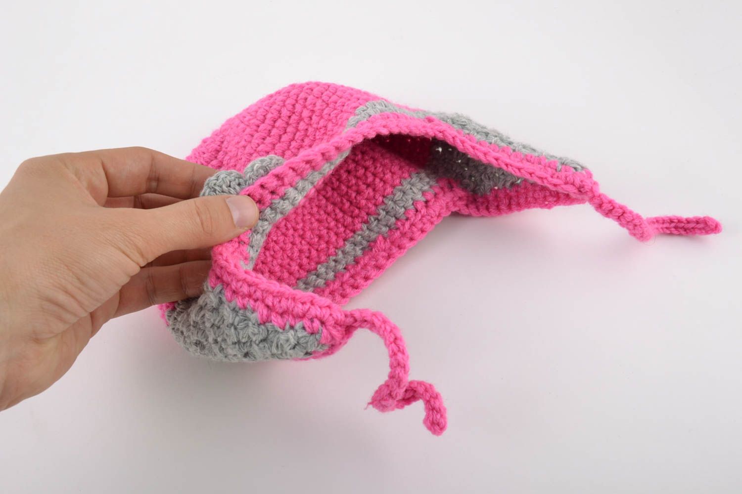 Gorro infantil con cordones tejido a mano rosado gris para niña con flor foto 2