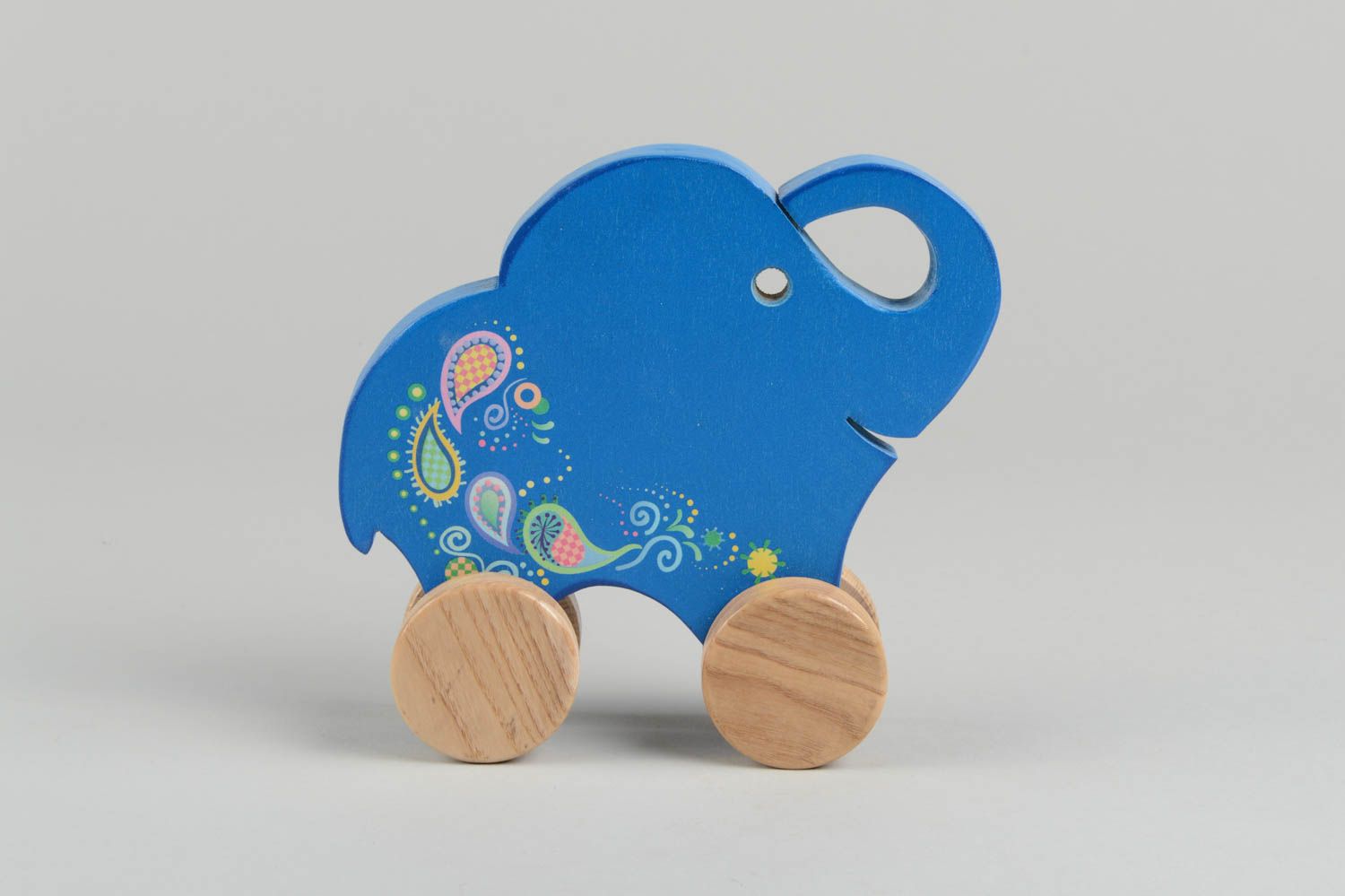 Juguete artesanal elefante azul juguete de madera regalo para niño con ruedas foto 2