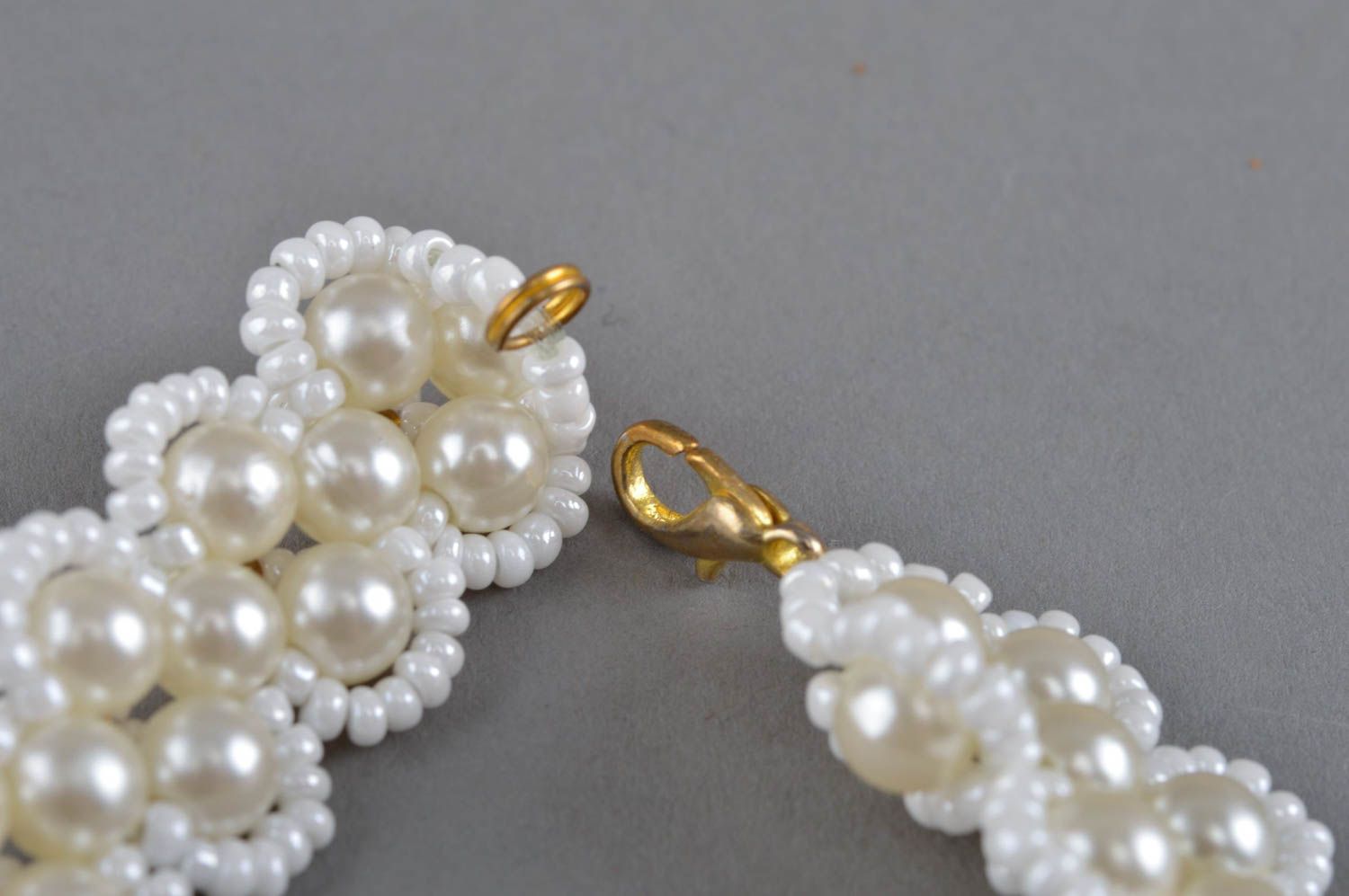 Ожерелье из бисера и бусин белое красивое нарядное женское авторское плетеное фото 3