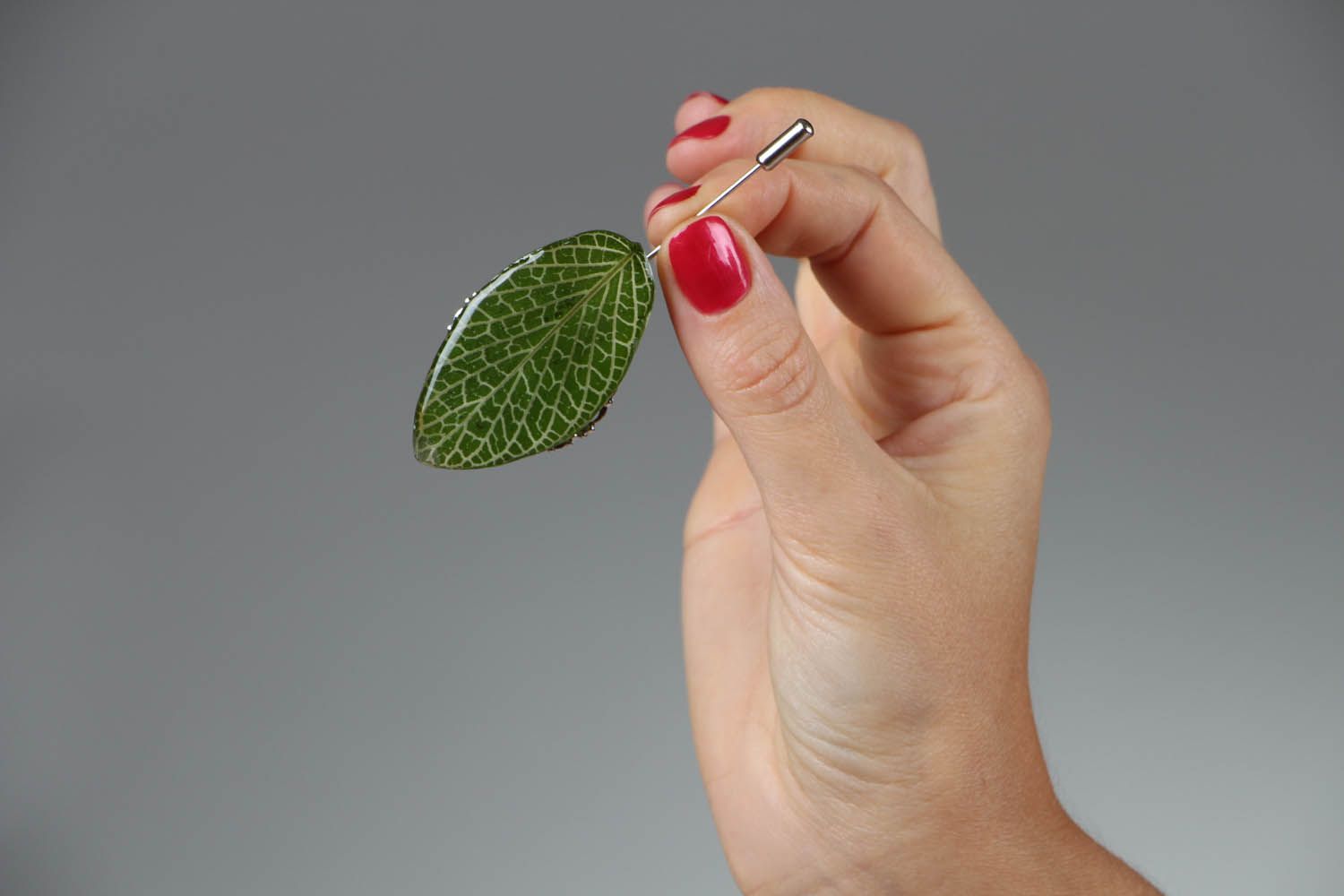 Brooch with natural leaf coated with epoxy photo 5
